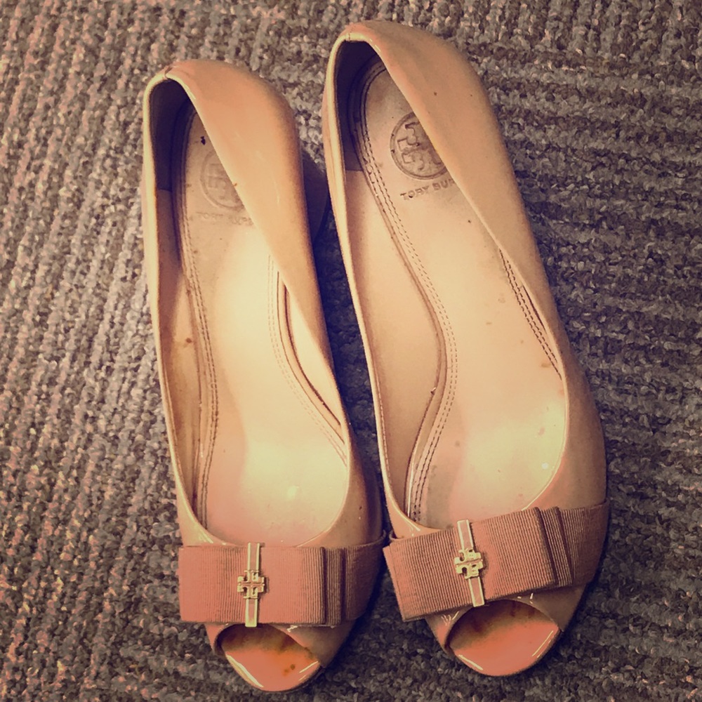 Tory Burch leather peep toe size 8 Tan Heels Wedge