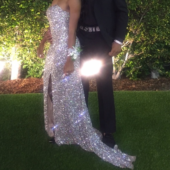 Platinum Scala Dress - Picture 3 of 3