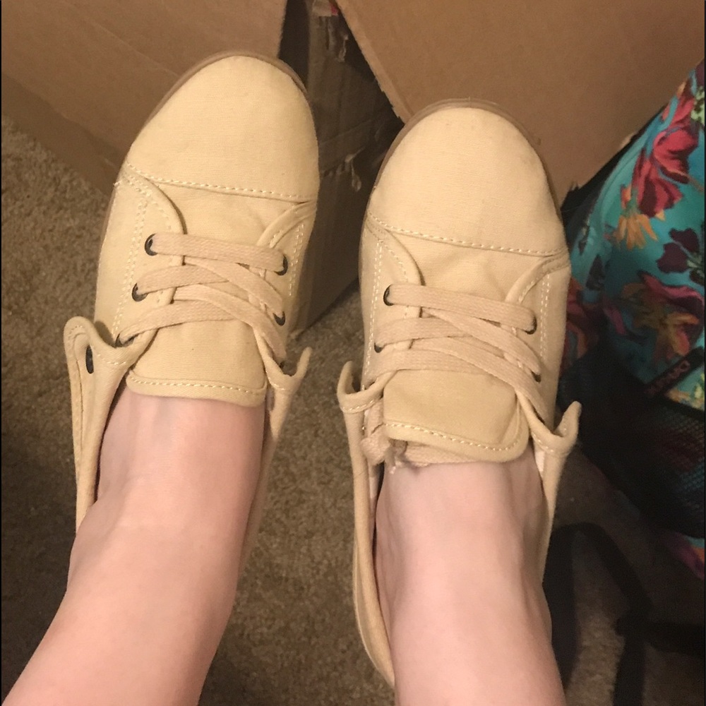 Roxy slip ons