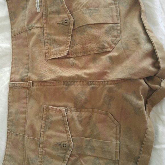 Shorts - Picture 2 of 3