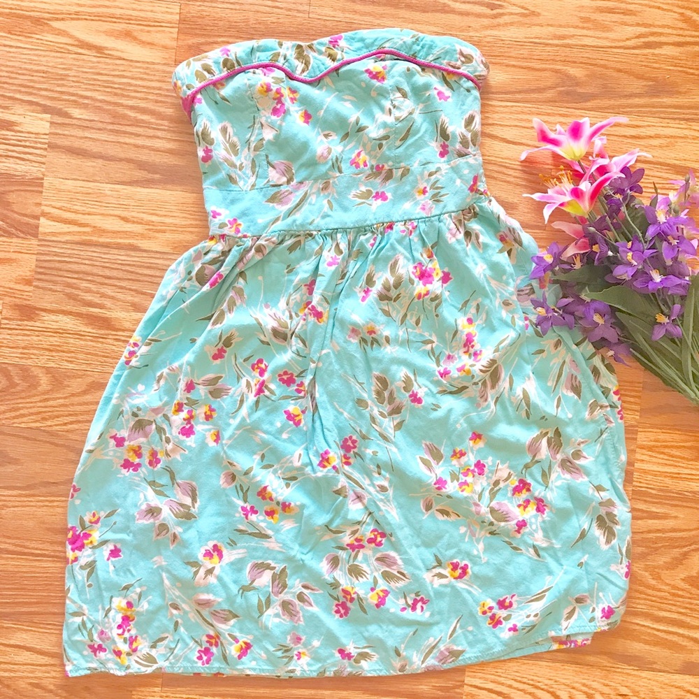 🚀MOVING SALE!🚀Strapless Floral Sun Dress
