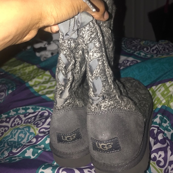 Uggs that have been worn - Picture 2 of 4