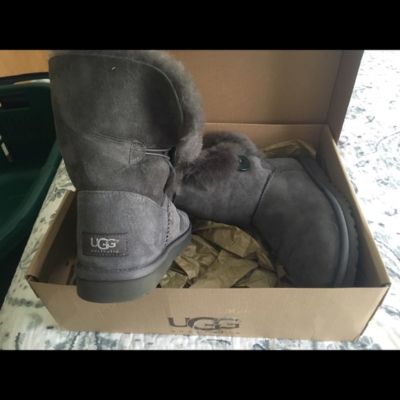 Uggs - Picture 3 of 4