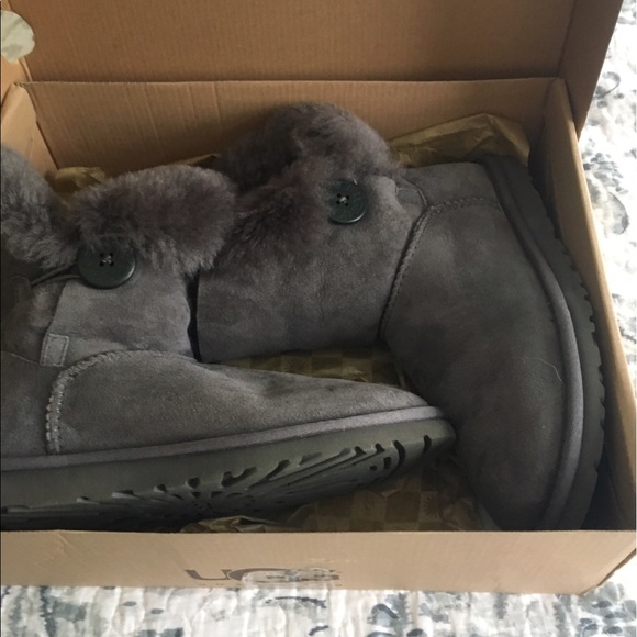 Uggs - Picture 4 of 4