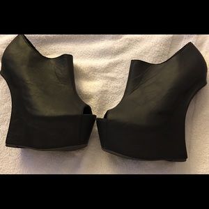 Black Leather Heel-less bootie