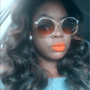 Meet your Posher, Karena