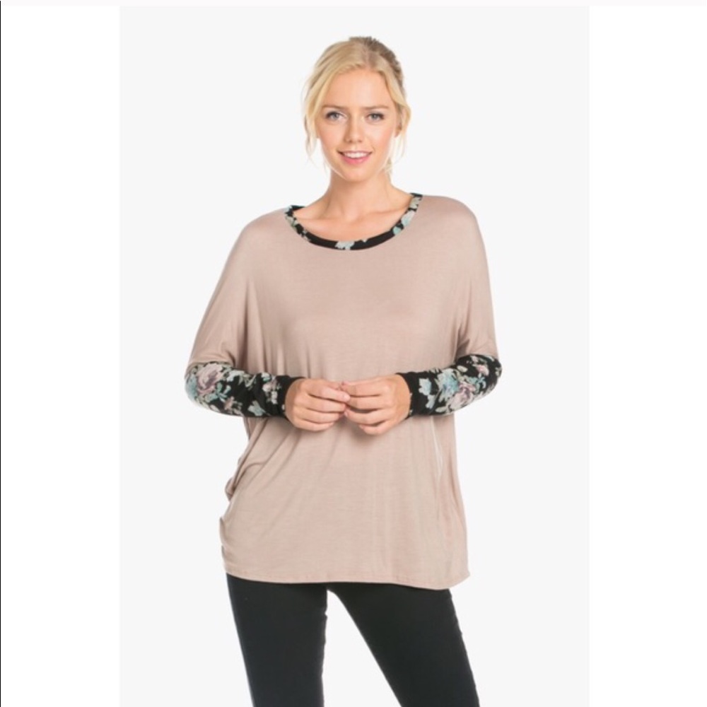 ✨ Tan top with floral sleeves🌷