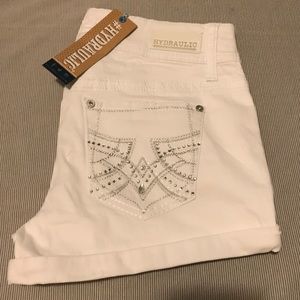 Hydraulic white shorts