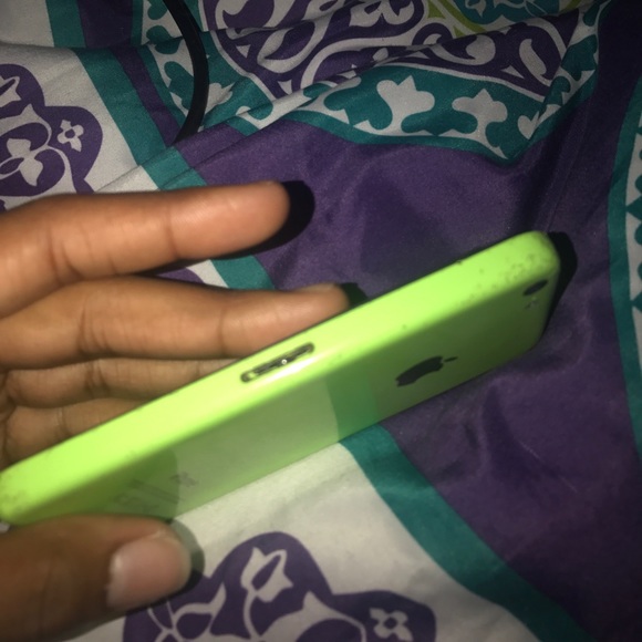 iPhone 5c - Picture 3 of 3