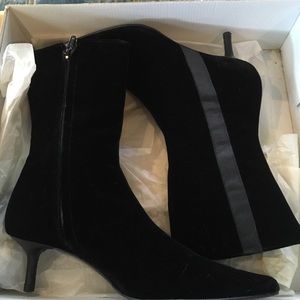 Banana Republic Black velvet boots. Women's size 5