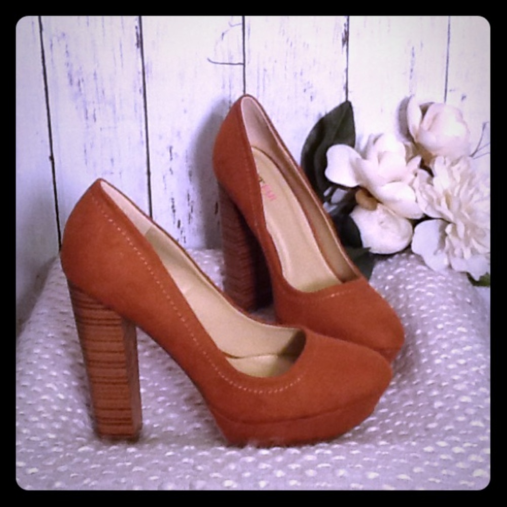 CLEARANCE SALE Just Fab NWOB Platform Heels Suede
