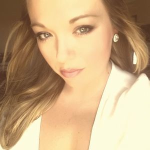 Meet your Posher, Desiree