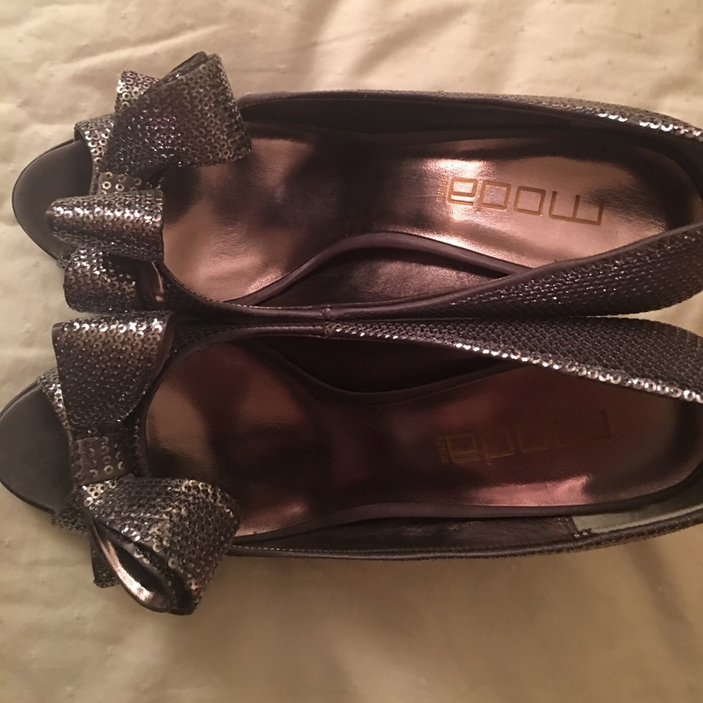 NWOT moda silver sequined heels size 8.5