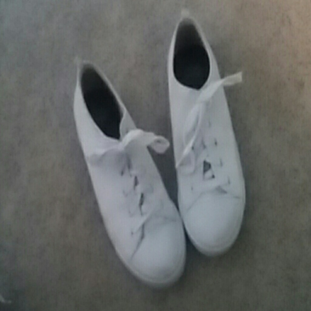 White Converse *Sneakers*