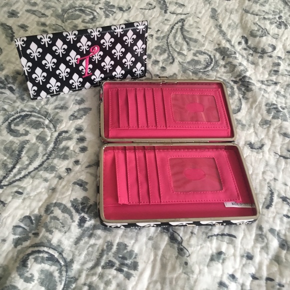 Wallet and check book cover - Picture 2 of 3