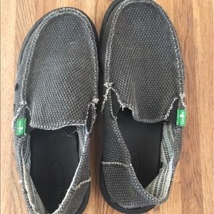 Sanuk shoes size 4