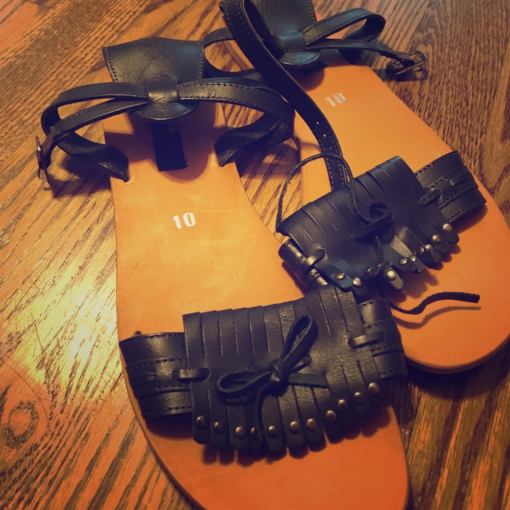 BDG sandals size 10