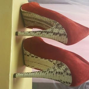 Micheal Kors red pumps