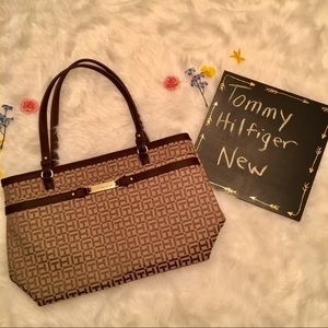 🔹SOLD🔹Tommy Hilfiger purse
