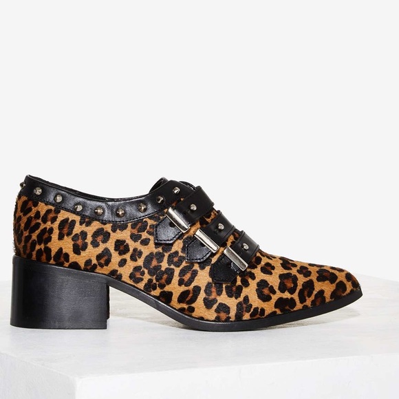 Your Selections Founded in , Allen Edmonds Shoe Corporation is a U.S. based manufacturer of premium men’s footwear and accessories. We have been creating timeless, custom-made men's dress shoes and casual shoes since
