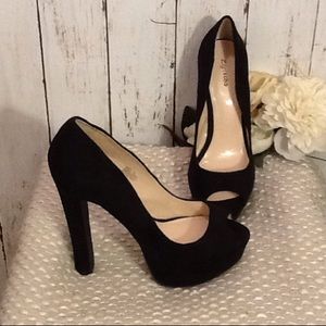 ⚡️FLASH SALE⚡️NWOB Zigi Soho Platform Heels Suede