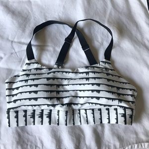 Under Armour Eclipse Mid sports bra