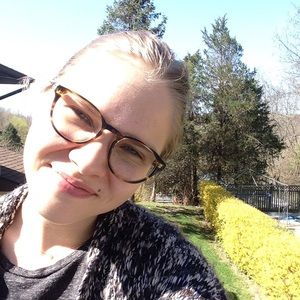 Meet your Posher, Brooke