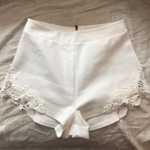 Urban Outfitters White Detailed Shorts S