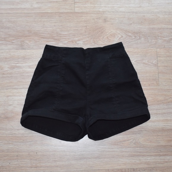 Cooperative Pants - 🌿 High waisted cuffed black shorts || Cooperative