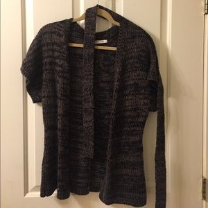 Size XS sweater, short sleeves, with tie.