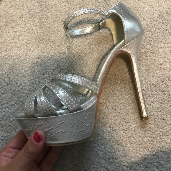 Silver Steve Madden heels - Picture 2 of 5