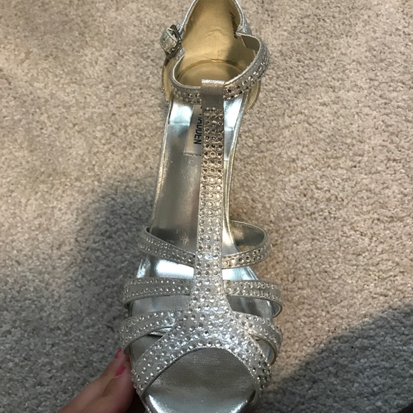 Silver Steve Madden heels - Picture 3 of 5