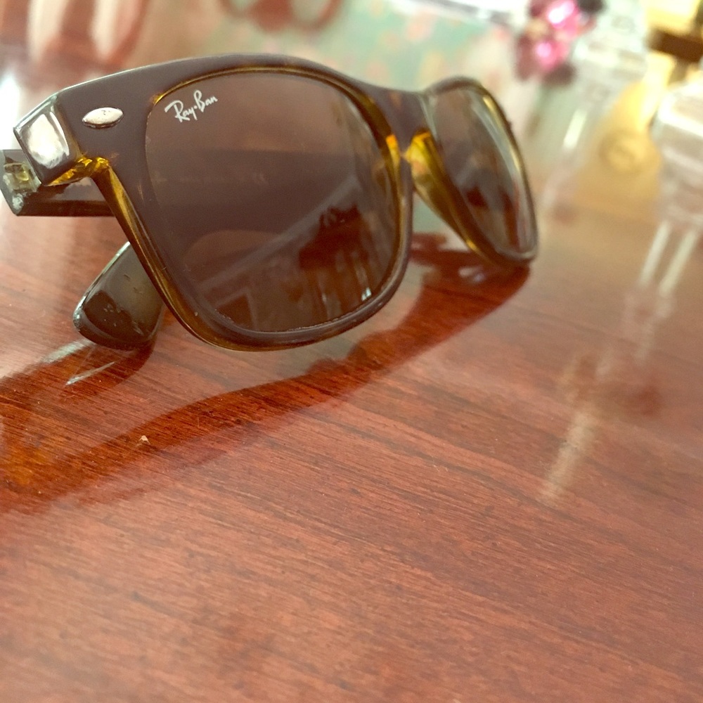 Authentic ray bans barely worn - classic wayfarer