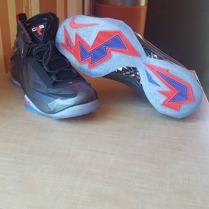 (NEW) NIKE CHUCKPOSITES