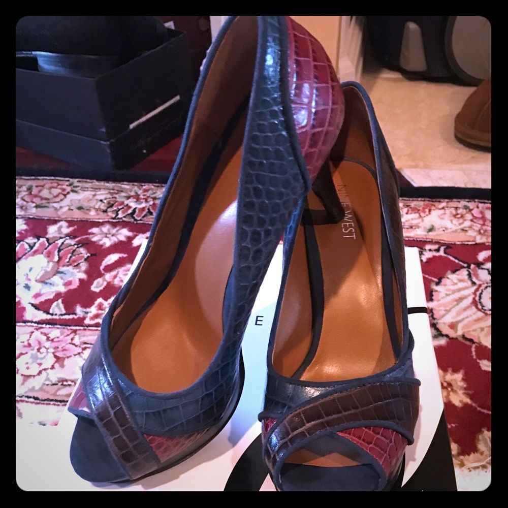 Nine West Multi Color pump new with box