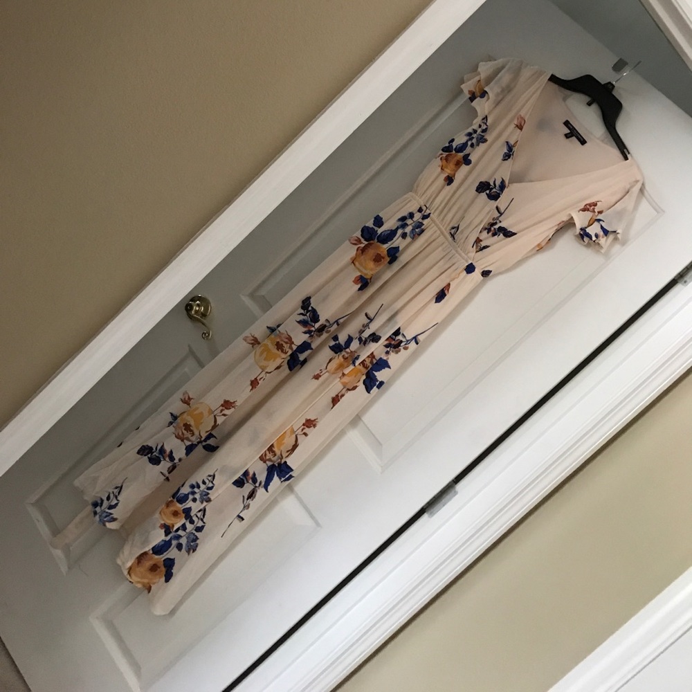 Beautiful full length dress with belt tie.