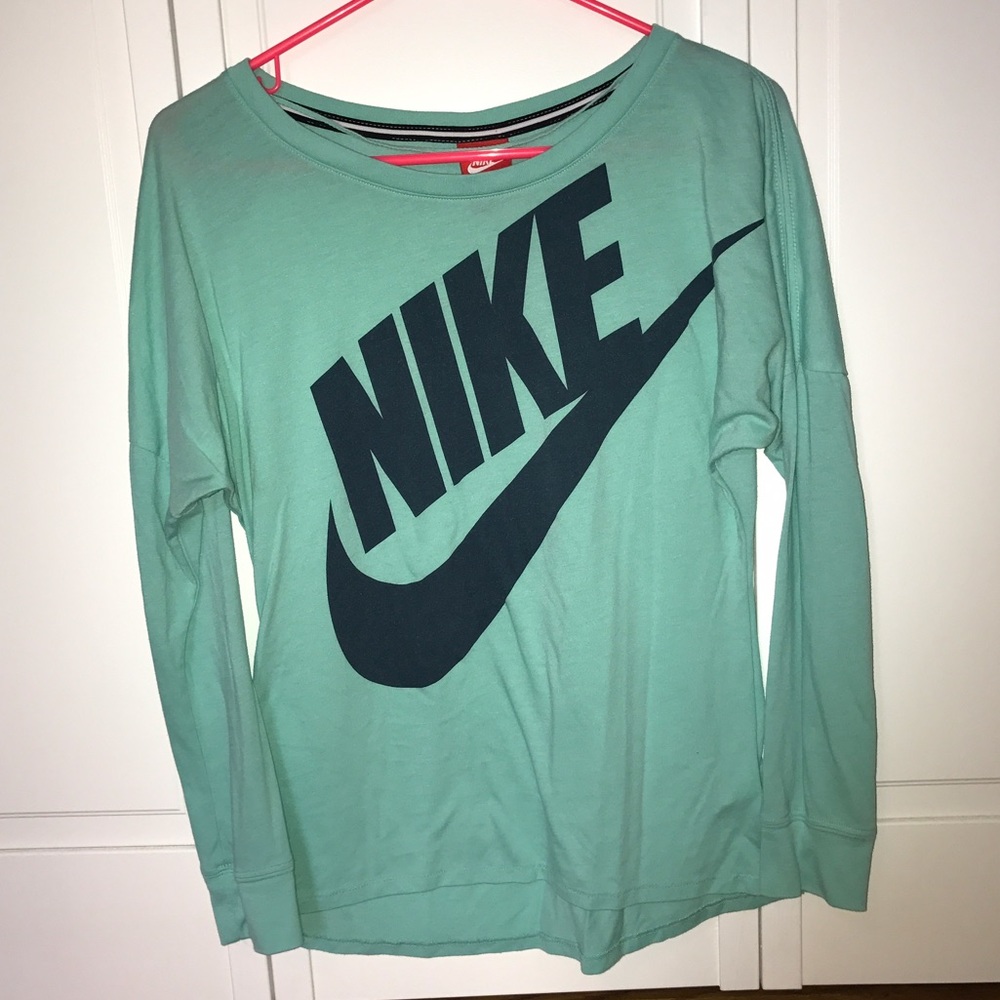 Nike shirt (in mint)