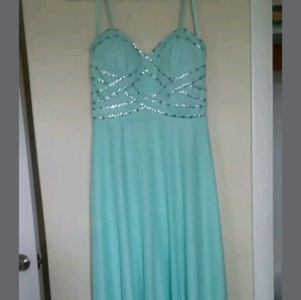 Cache formal dress
