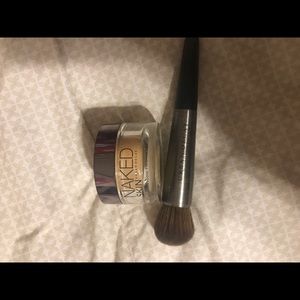 Urban Decay Naked Light Powder foundation & Brush