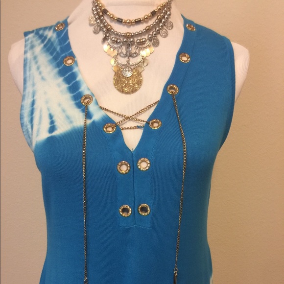 Beautiful blue and white top - L - Picture 2 of 3