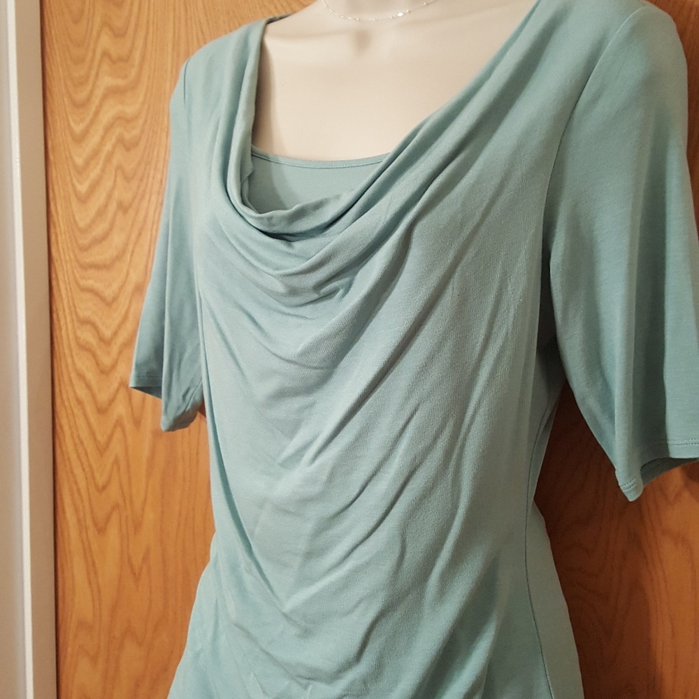 Light blue top - Picture 2 of 4