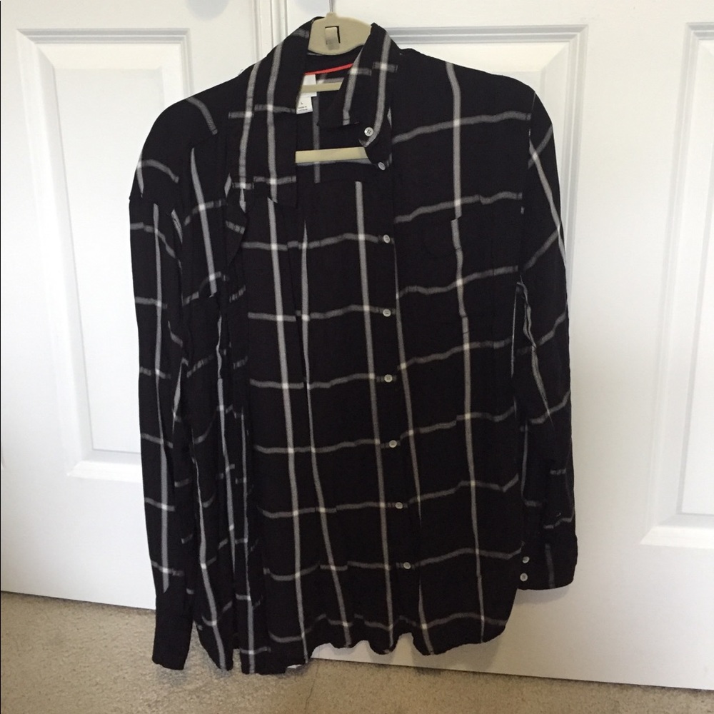 Button down shirt black and white
