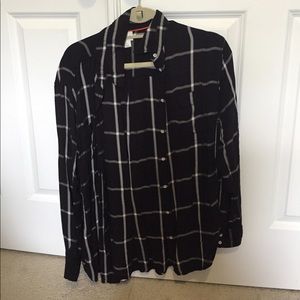 Button down shirt black and white