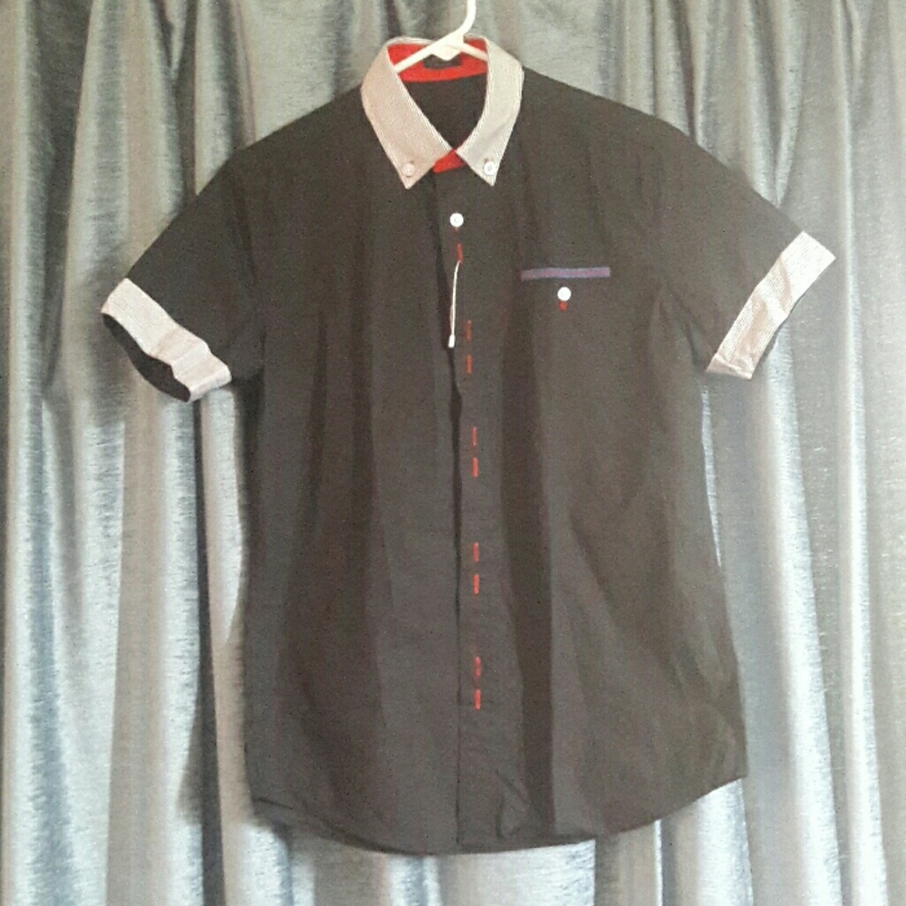Never worn Men'Shirt