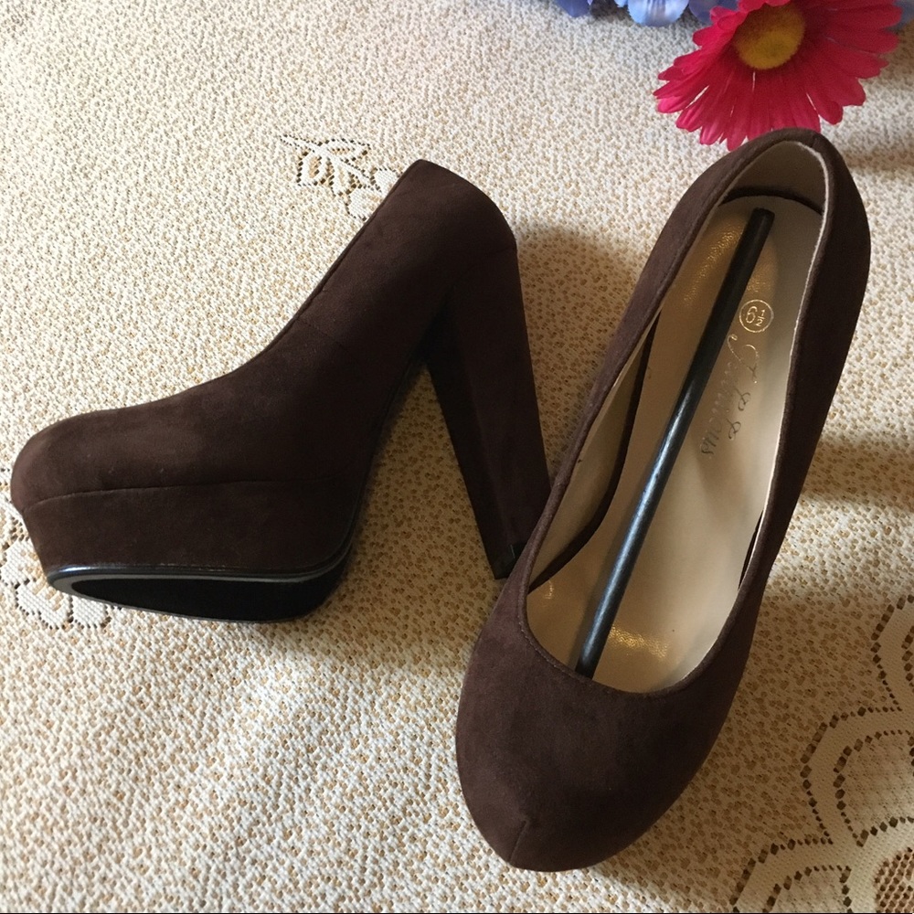 Woman heels brown size 6 1/2
