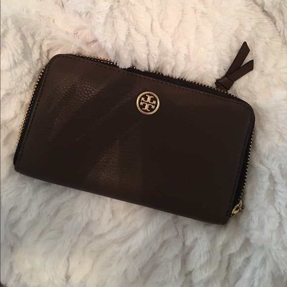 Tory Burch Handbags - Tory wallet
