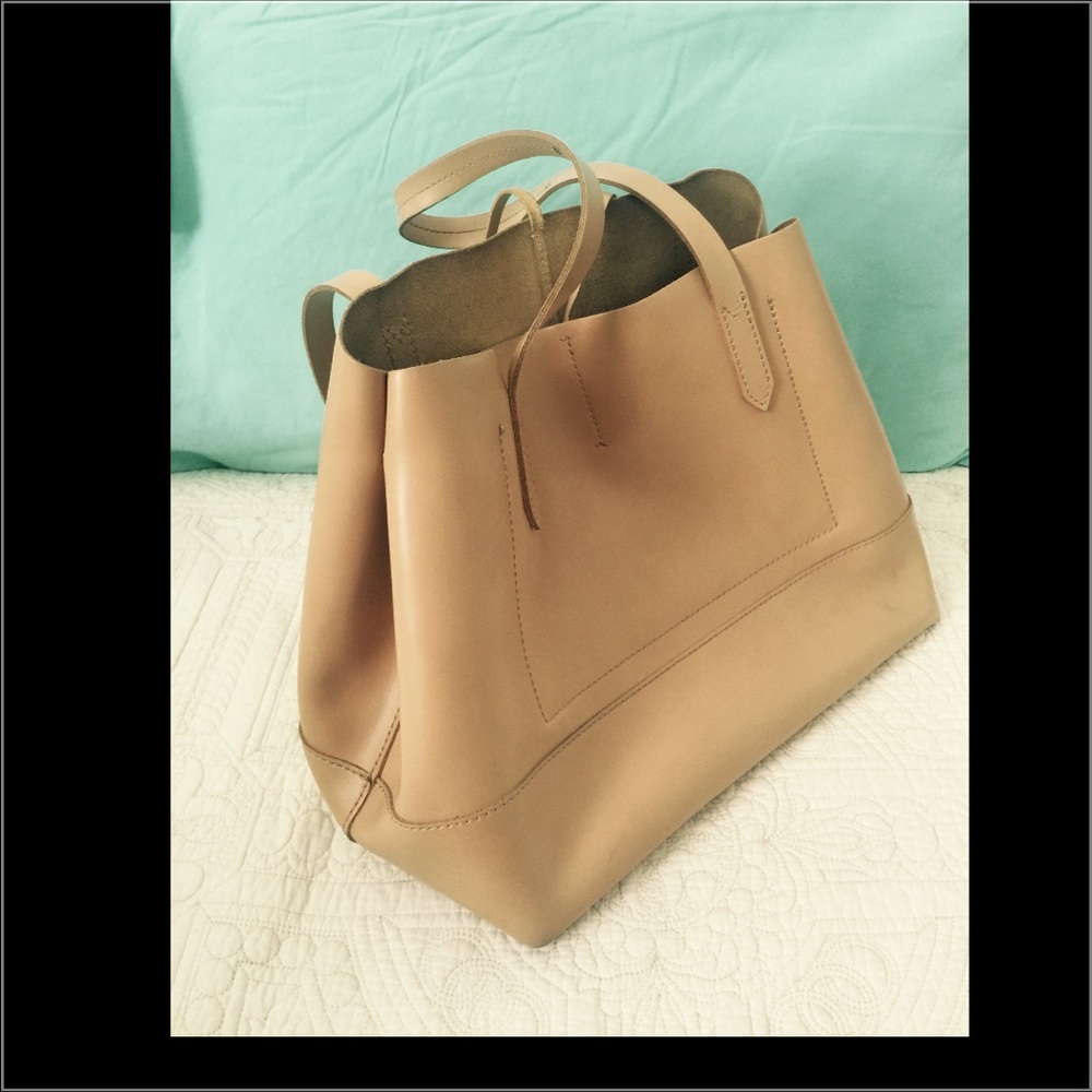 J CREW LEATHER SHOULTHER BAG.
