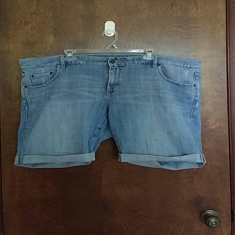 Woman's blue jean shorts
