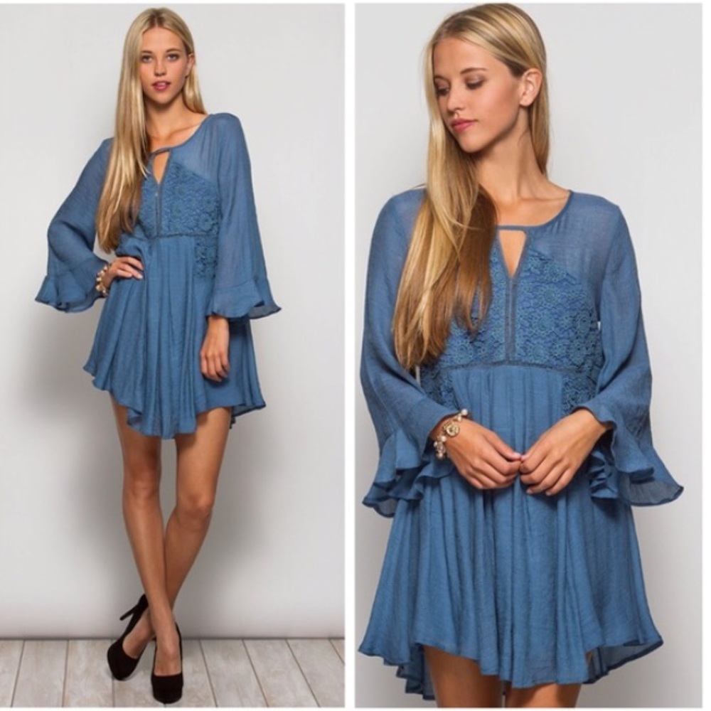 Keyhole flowy bell sleeve dress!