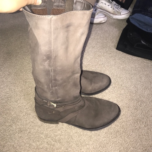 Boots - Picture 3 of 4